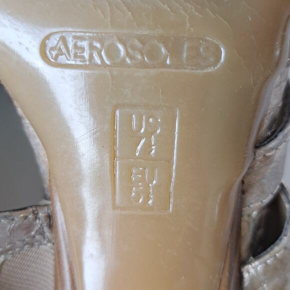 AEROSOLES Miswrote Mid Heel Mules Heels Size 7.5 Gold Embossed Sandal - Picture 7 of 8